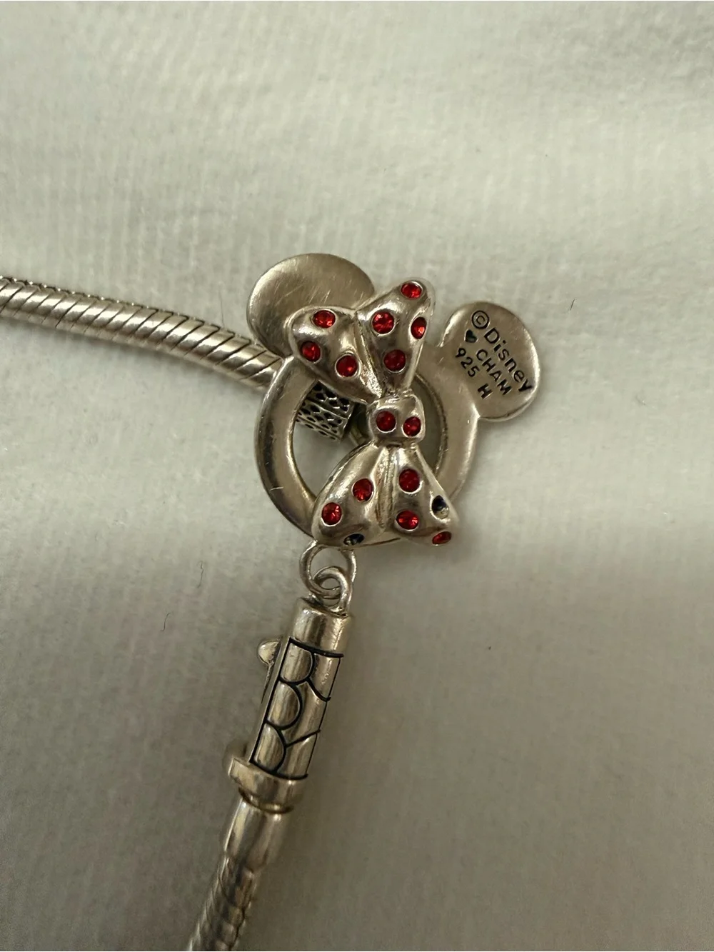 Chamilia Silver Snake Chain Minnie Bracelet with Red-Enamel Bow Charm